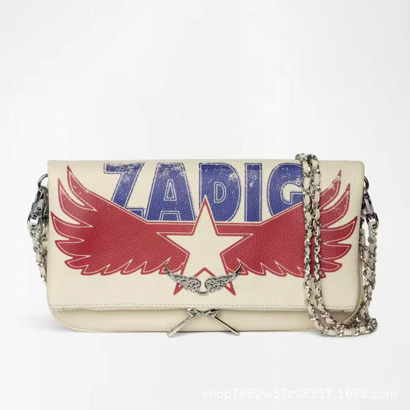 Bolso de hombro con diseño de alas e impresión de letras, cadena incluida