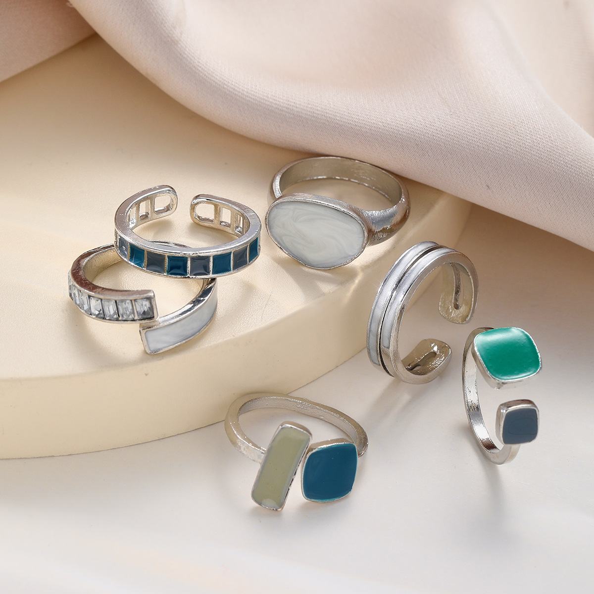 Emerald Ring For Women Minimalist Adjustable Designer Ring_voghion.com