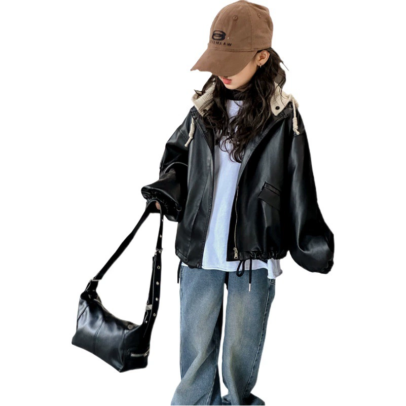 Осенняя куртка для девочек, новый стиль для детей старшего возраста, стильная свободная осенне-зимняя кожаная куртка, универсальная байкерская куртка с капюшоном для маленьких девочек.