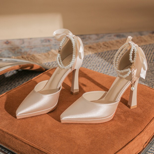 High-Heeled Pearl Sandals 2025 New Summer Pointed Toe Thick Heel Versatile Waterproof Platform Hollow Shoes Beautiful High Heels