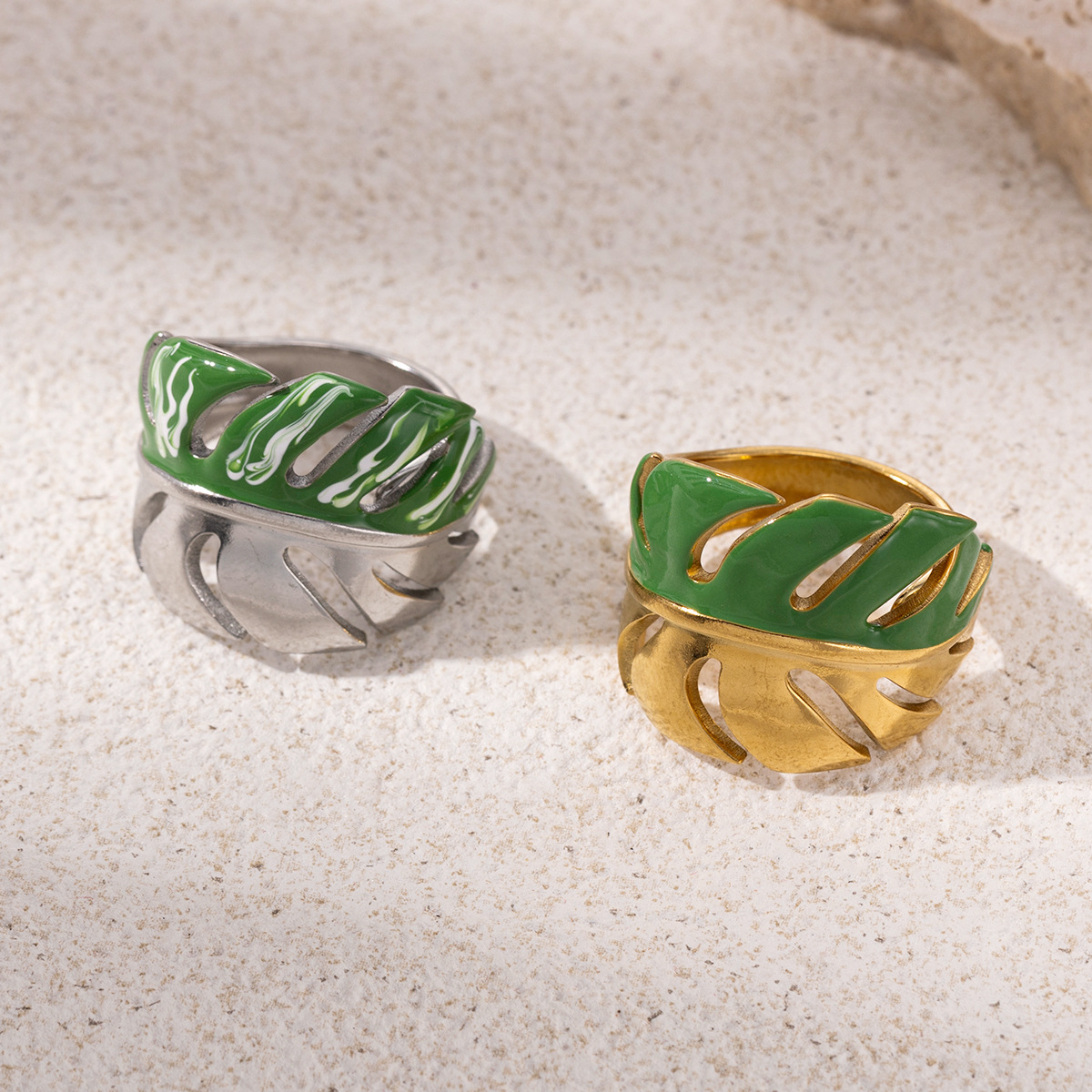 Anillo de acero inoxidable de alta sensación de lujo ligero y diseño de color contrastante de anillo de acero de titanio universal joyería