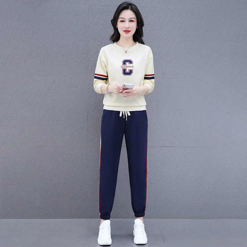 Autumn capacious sweatshirt