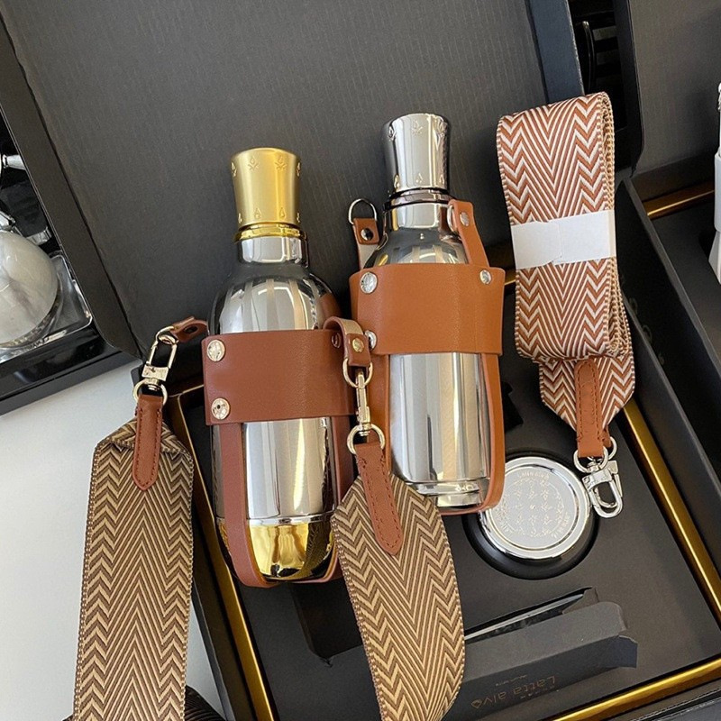 In stock PU leather cup cover outdoor portable cup holder anti-scalding cover water bottle bag thermos cup cover crossbody cup cover In stock PU leather cup cover outdoor portable cup holder anti-scalding cover water bottle bag thermos cup cover crossbody cup cover