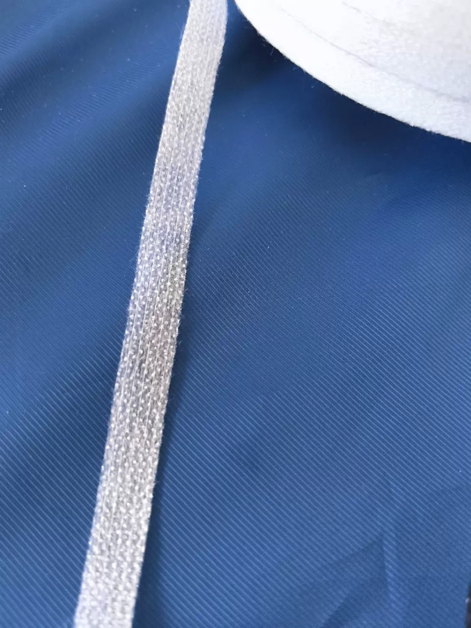 现货供应嵌条无纺加丝1cm粘合衬有线嵌条带单面胶无弹力纸衬嵌条