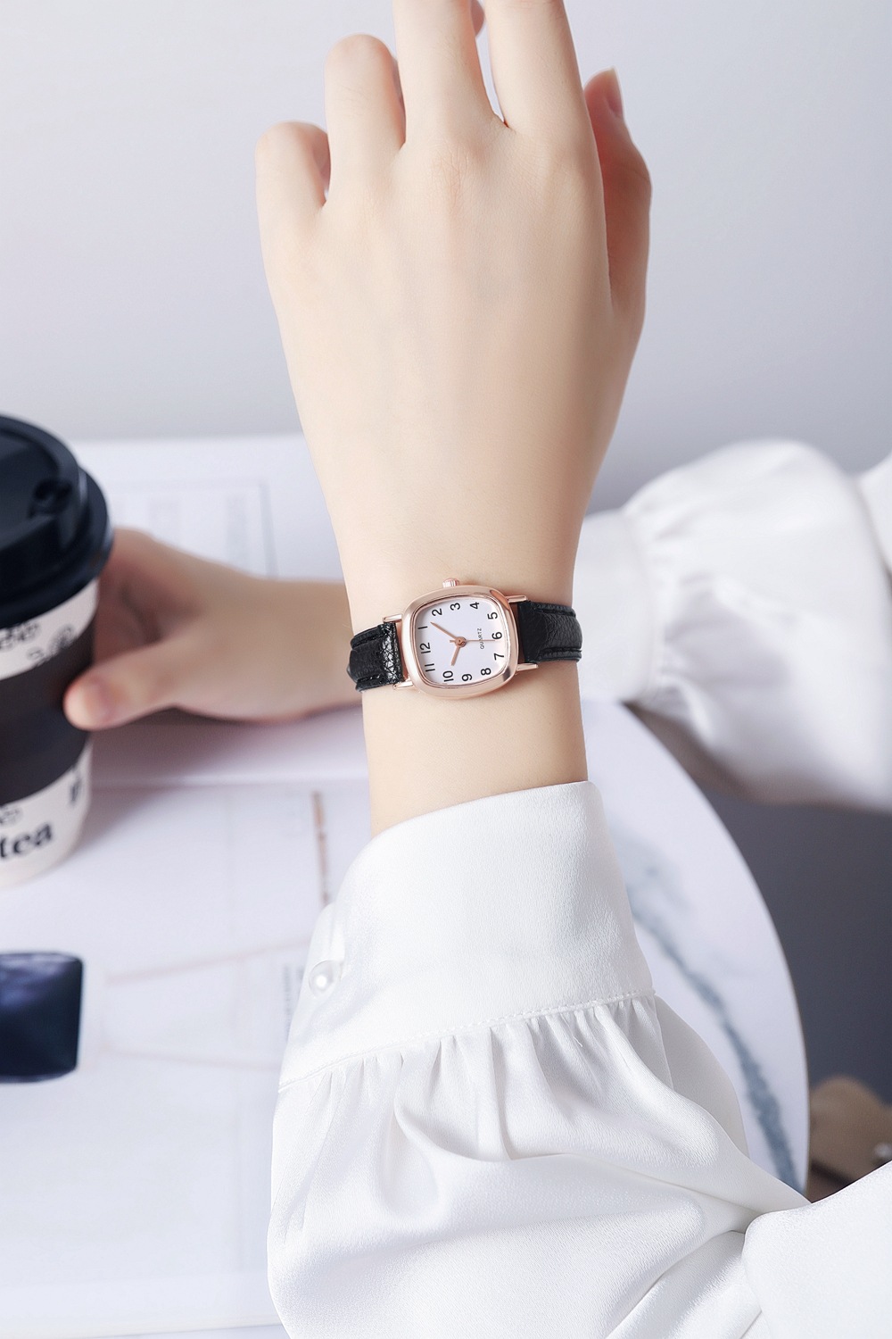 Pinduoduo alloy belt quartz square small dial fashionable women's minimalist digital time watch_voghion.com