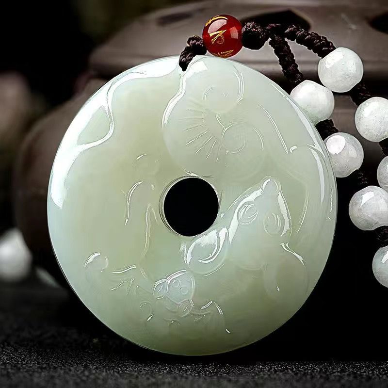 Giấy chứng nhận đền túi quà có đường kính khoảng 45mm và độ dày 8 mm