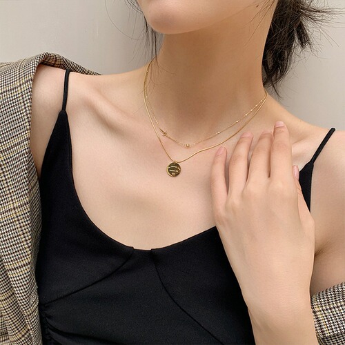 Multi-layer retro necklace women's round brand ins cold style simple pendant temperament titanium steel net red clavicle chain