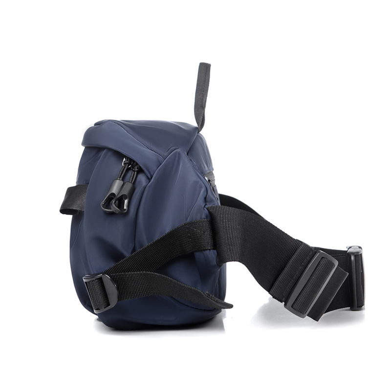 Bolso bandolera para hombre cuidadosamente seleccionado, bolso de pecho informal y moderno, bolso de cintura simple y personalizado, bolso de pecho pequeño para hombre con almacenamiento versátil.