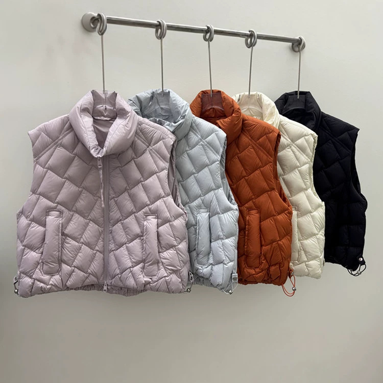 Elegant and lightweight down vest for petite women, 2026 winter new model, 90% white duck down, stand-up collar, fashionable outerwear