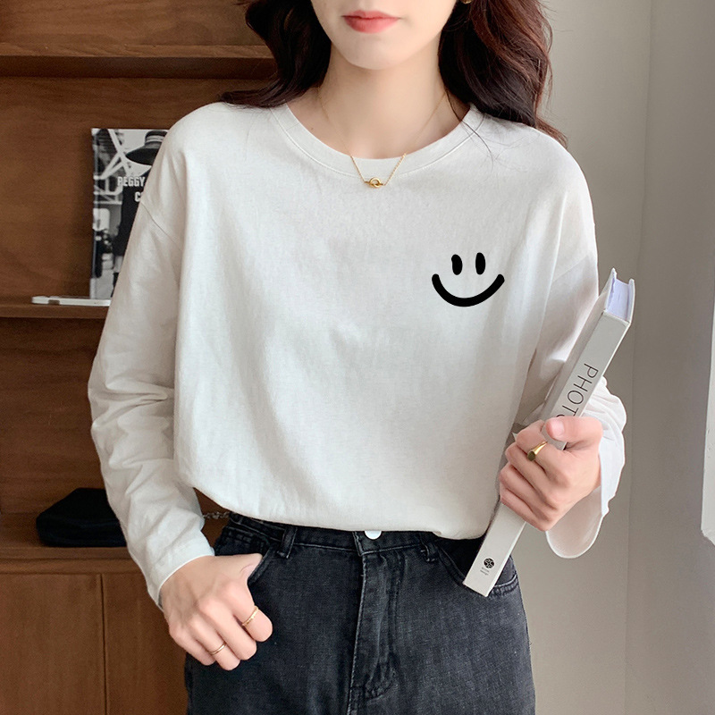 왼쪽 가슴에 웃는 얼굴