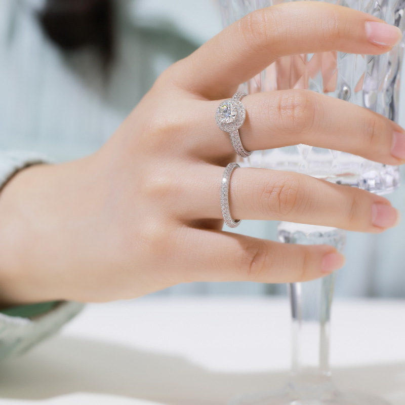 Especial transfronterizo para el anillo de diamantes de moissanita brillante y brillante femenino S925 plata industria pesada anillo de diamantes de color con incrustaciones completas anillo combinado moda