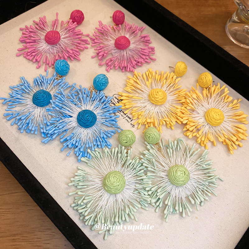 Pendientes de flores tejidos a mano Pendientes de estilo de vacaciones de playa personalizados Pendientes de moda de todo fósforo Sensación de clase alta de nicho