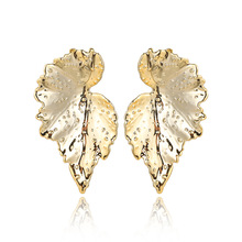 2025新款欧美潮流褶皱立体感叶子耳环个性夸张朋克风金色耳饰女