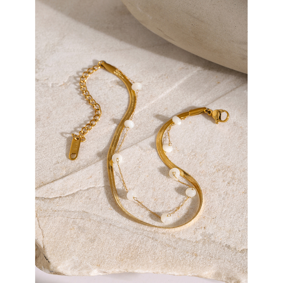 18K oro de acero inoxidable cuchilla cadena cadena de serpiente plana conchas redondas perlas cadena de tobillas de tobillas de moda roja en línea