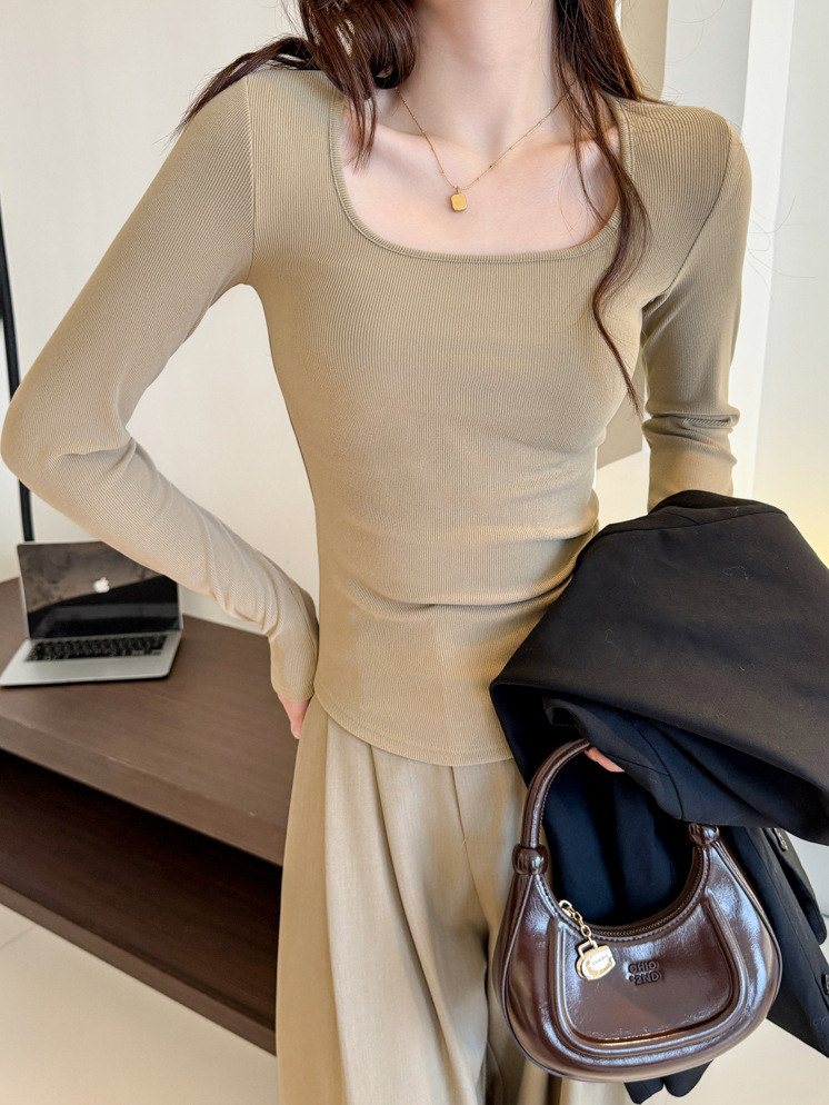 ネジネックの高品質モーデール純色のボトムシャツの女性春と秋には、肩の長袖tシャツの上着を着て底を打ちます。