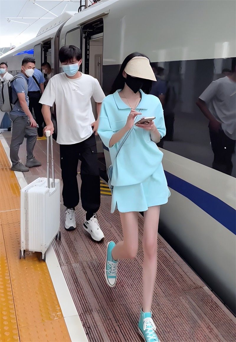Cross-border Internet Celebrity Short-sleeve Suit Women, 2025 Summer New Fashion Stylish Casual Loose Sports Two-piece_ecoleips.com