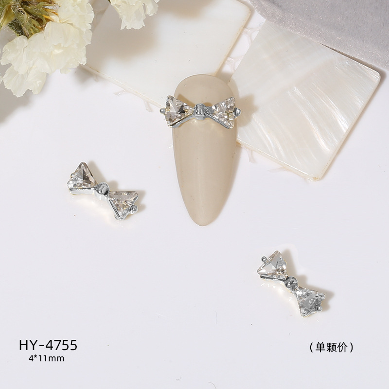 Nueva Luz de lujo joyería de uñas ins estilo flash diamante amor en forma de corazón imitación de circón de uñas de aleación de uñas decoración de la joyería DIY