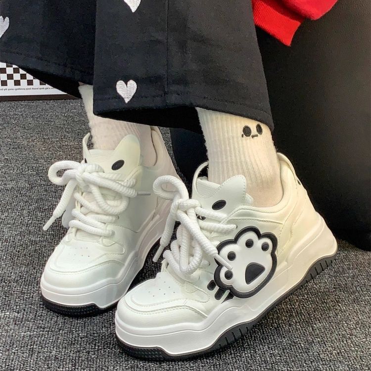 Hermosos zapatos de pan de garra de gato para mujeres otoño 2025 nueva moda deportivo versátil zapatos de plancha gruesa casuales zapatos blancos pequeños