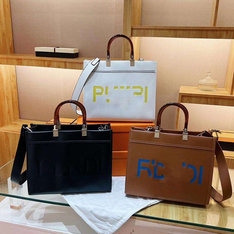 Bolso de hombro transfronterizo para mujer Bolso de mano de diseño de nicho retro europeo y americano al por mayor Bolso de mensajero de gran capacidad de alta calidad