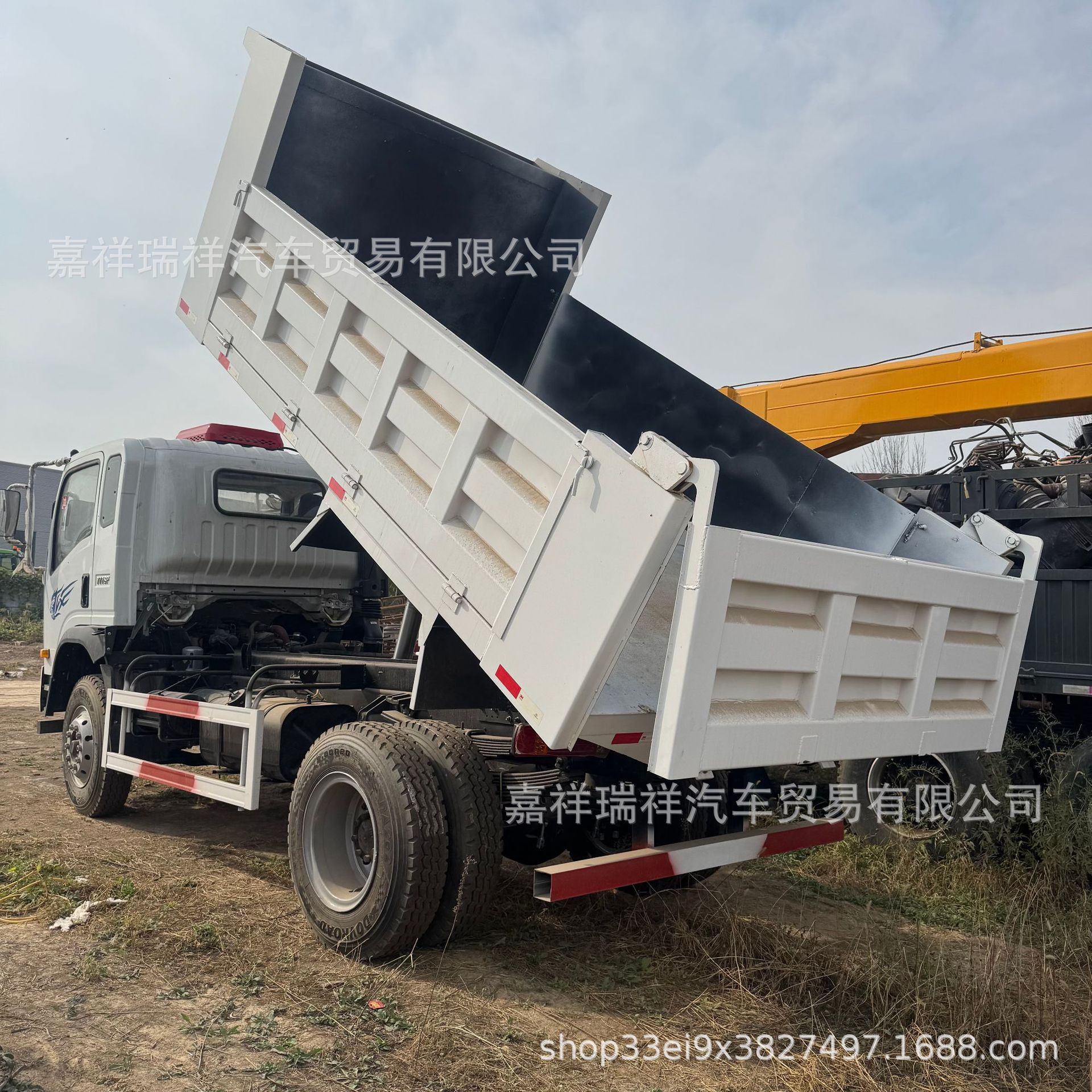 出口自卸车 豪沃轻型箱货4*2厢式货车 5-8吨自卸车 右舵卡车，