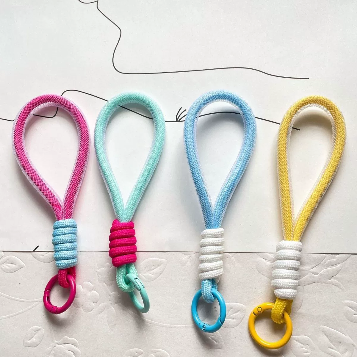 Protective short woven strap, keychain with glass, mobile phone