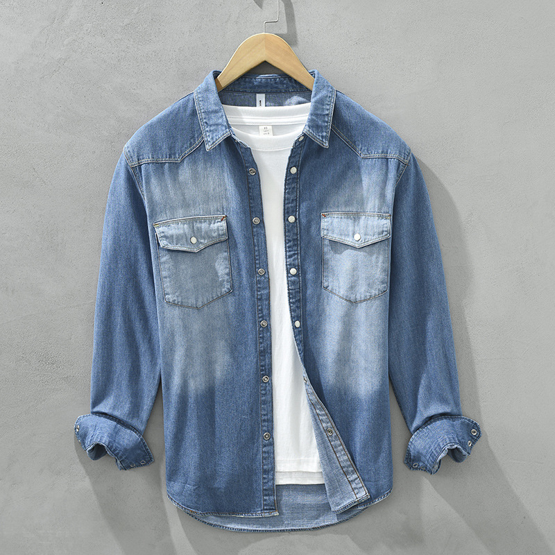 8807日系のレトロなデニムのシャツの長袖のファッションはグラデーションのカジュアルな紳士服のシャツのコートに合わせて代行します。|undefined