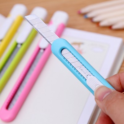 Deli Korean candy-colored small fresh utility knife unboxing and unboxing exquisite paper knife for students to cut paper 2054