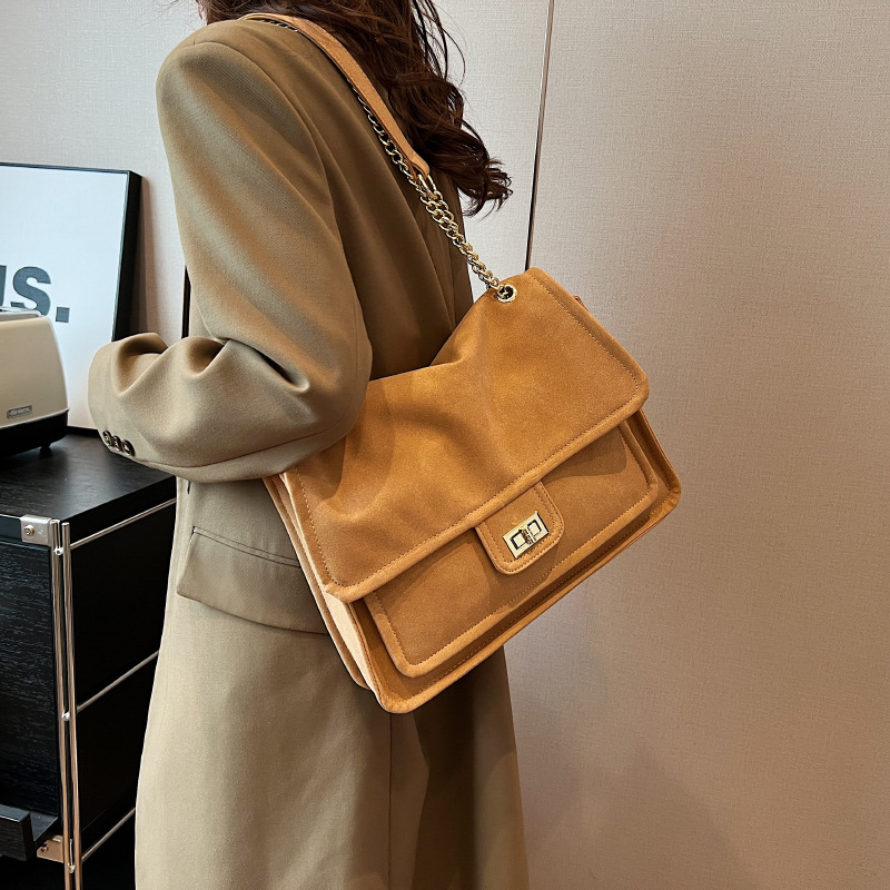 Large capacity for women's autumn and winter 2023 new fashionable frosted chain crossbody commuting tote bag_voghion.com