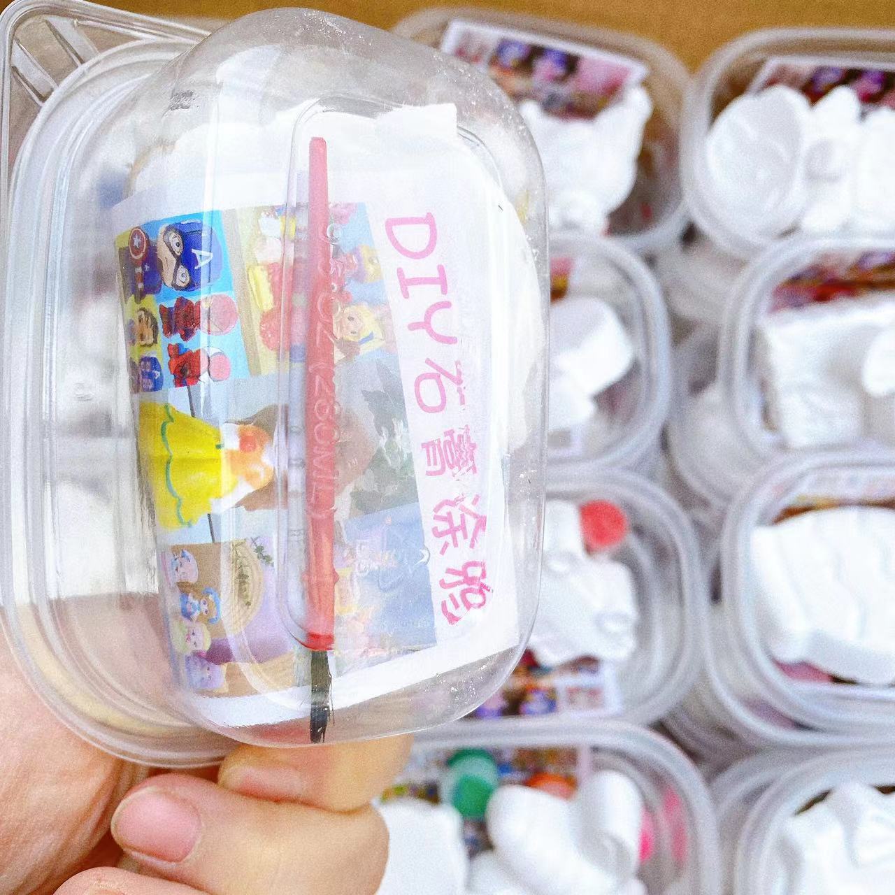 Muñecas de yeso pintadas a mano dibujos animados DIY puesta en puzzles juguetes de graffiti blanco pintura de jardín de infantes al por mayor