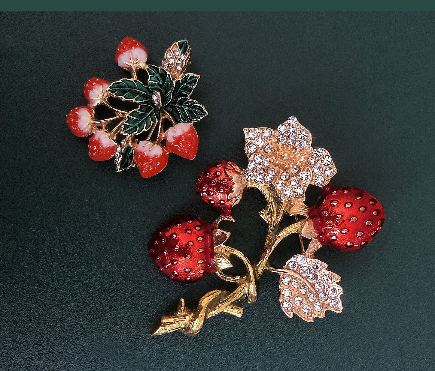 New fashion strawberry enamel brooch exquisite retro drops Ollie fruit series corsage badge in stock wholesale