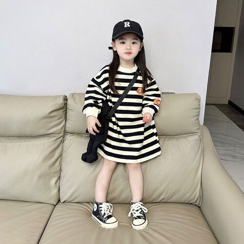 Middle and large children's sweaters, children's fashionable smiling face, medium and long striped dress, new autumn and winter baby's long-sleeved, foreign-style baby