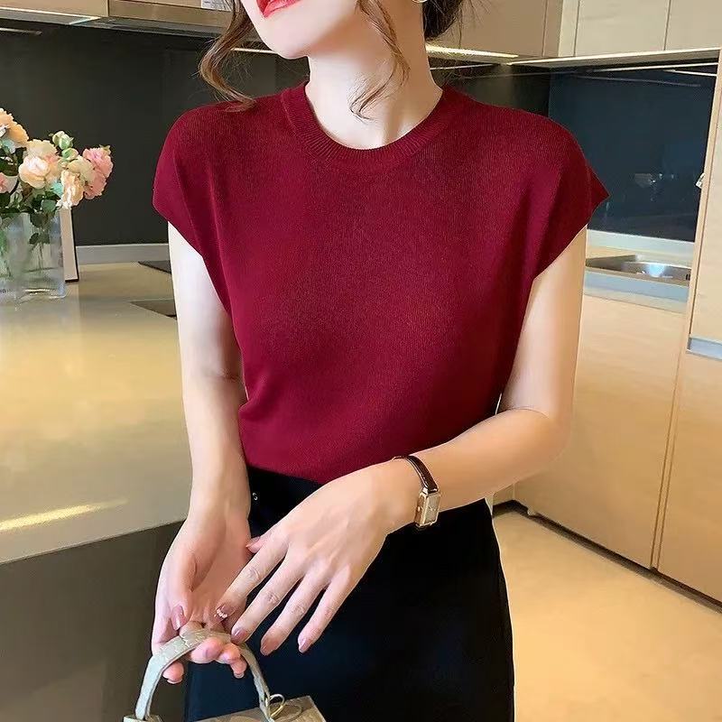Knitted spring thin short sleeve T-shirt with a round collar