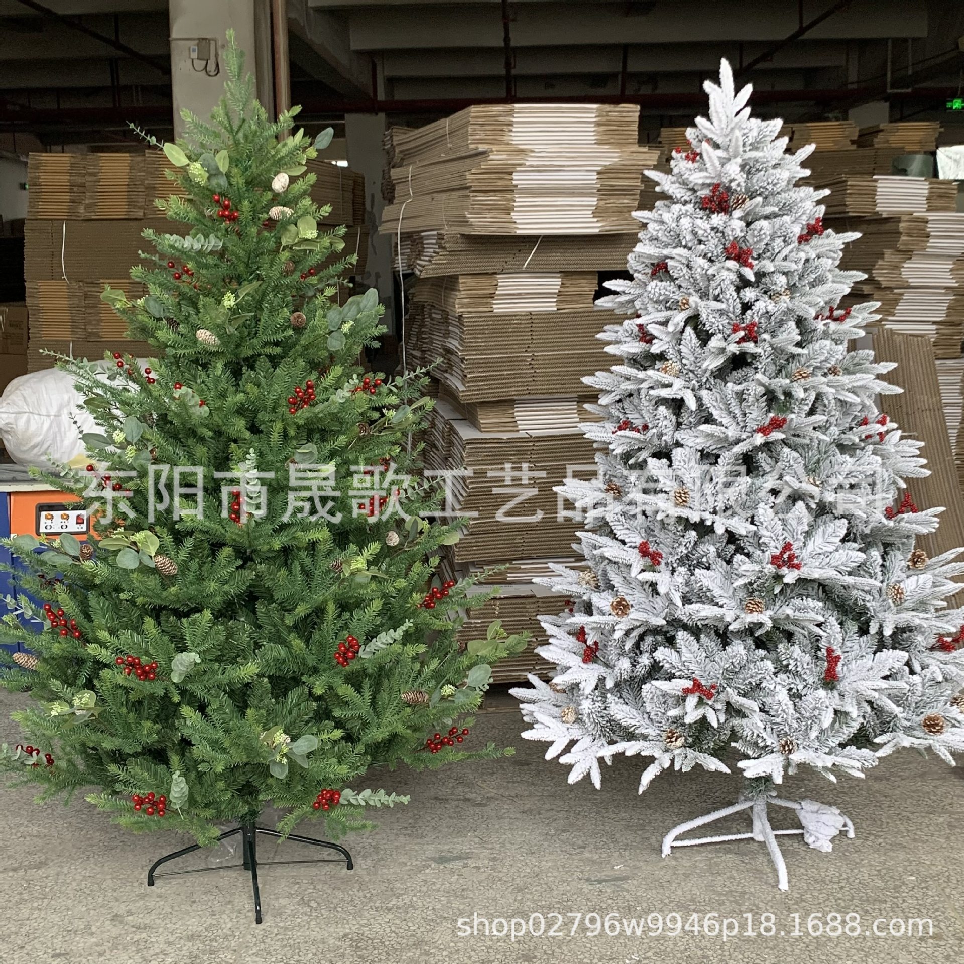 跨境新款1.8米圣诞树高档pe混合红果松果自动树圣诞装饰工厂直销