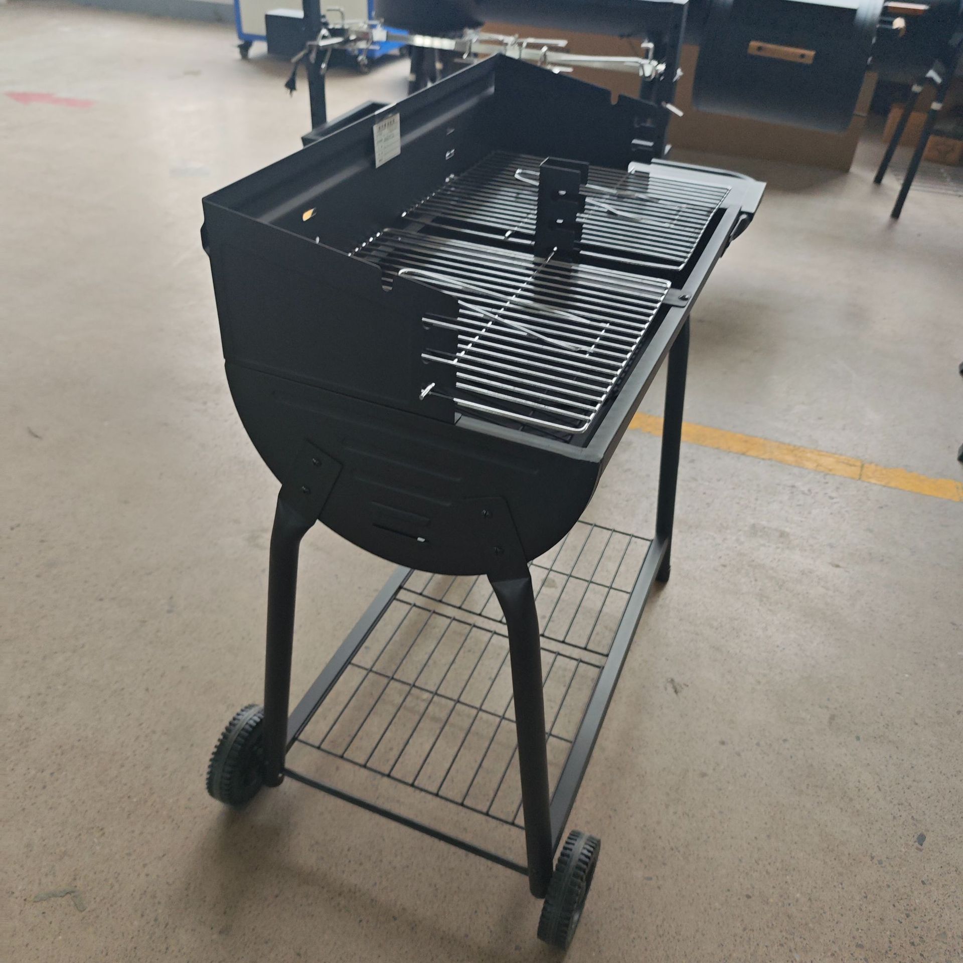 Fábrica directa de suministro de calor de estilo americano gran patio horno de parrilla fumigado multifuncional camping al aire libre parrilla de cena