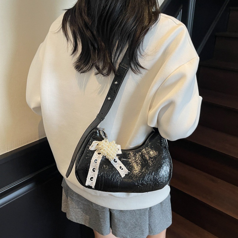 Bolso de axila de textura de alta calidad 2025 verano nuevo bolso femenino moda patrón de agarre de mano bolso bandolera con letras extranjeras