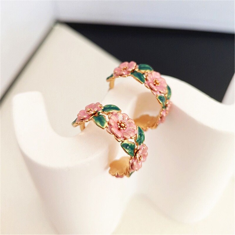 バラの花の枝春のロマンチックなフレンチドリップ釉薬の花C型イヤリング女性の新しいライト高級ハイエンドイヤリング気質|undefined