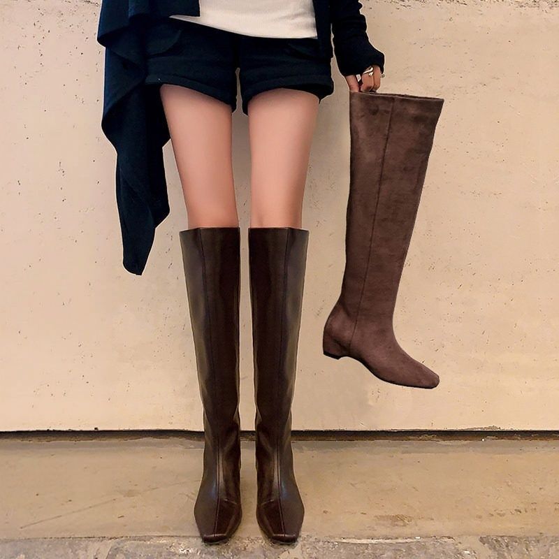 Brown women's knee-high slim boots 2026, extremely stylish tall knight boots with straight high heels Brown women's knee-high slim boots 2026, extremely stylish tall knight boots with straight high heels