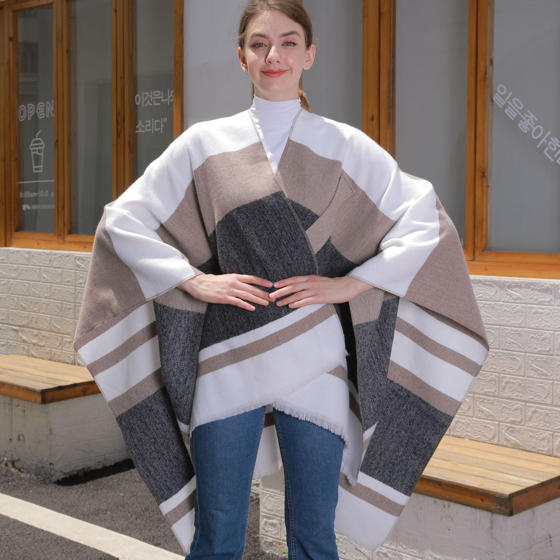 Nuevo producto transfronterizo de todo fósforo, capa de chal de correa lateral de borla europea y americana, capa cálida de jacquard simple y alargada, Amazon