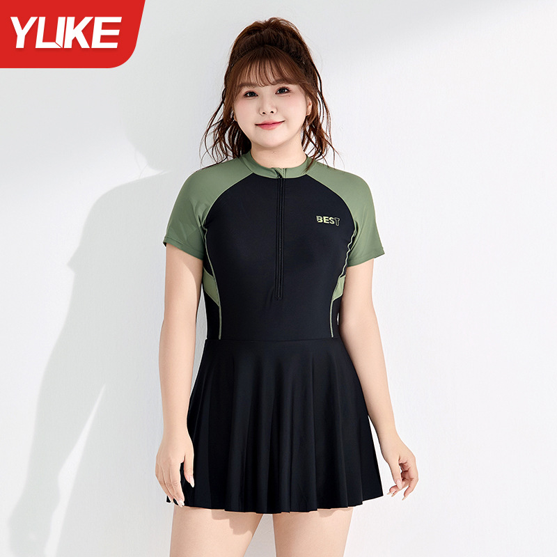 Black and green [one-piece skirt]