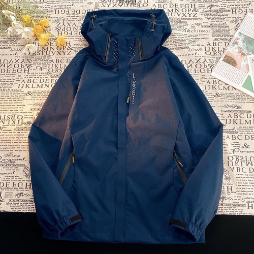 Men's Outdoor Jacket, Japanese-style Mountaineering Wear, Plus-Size Loose-Fit Hooded Hiking Jacket for Couples and Trekking Adventures
