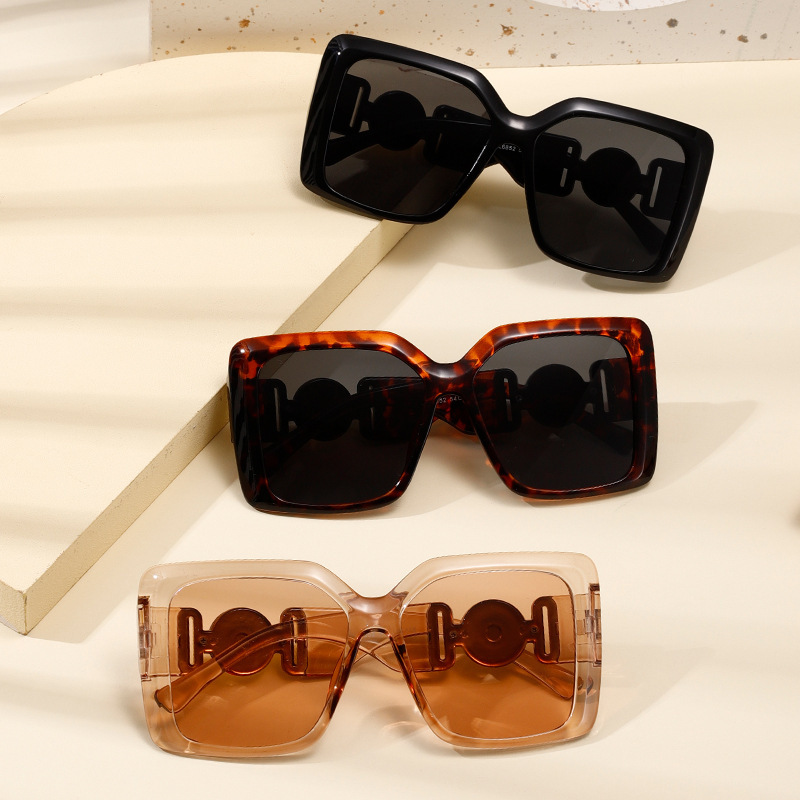 2024 New Large Frame Thick Legs Show Face Thin Fashion Street Shoot Sun Protection Sunglasses BL6852_voghion.com