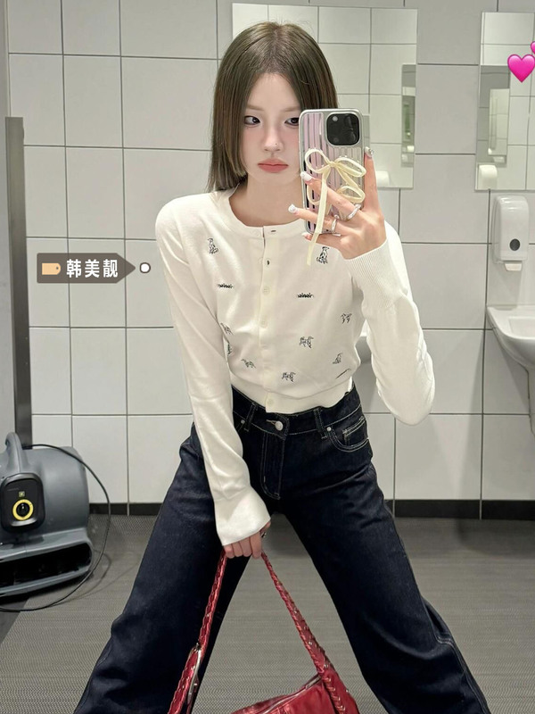 A Complete Set of Early Autumn Outfits for Women, Autumn-Style Age-Reducing Lazy Style Sweaters and Jeans Suits