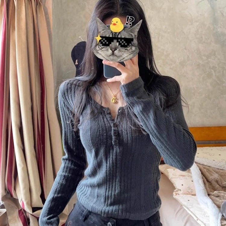 洋气修身长袖t恤女秋秋冬季螺纹内搭打底衫设计感纽扣小众U领上衣