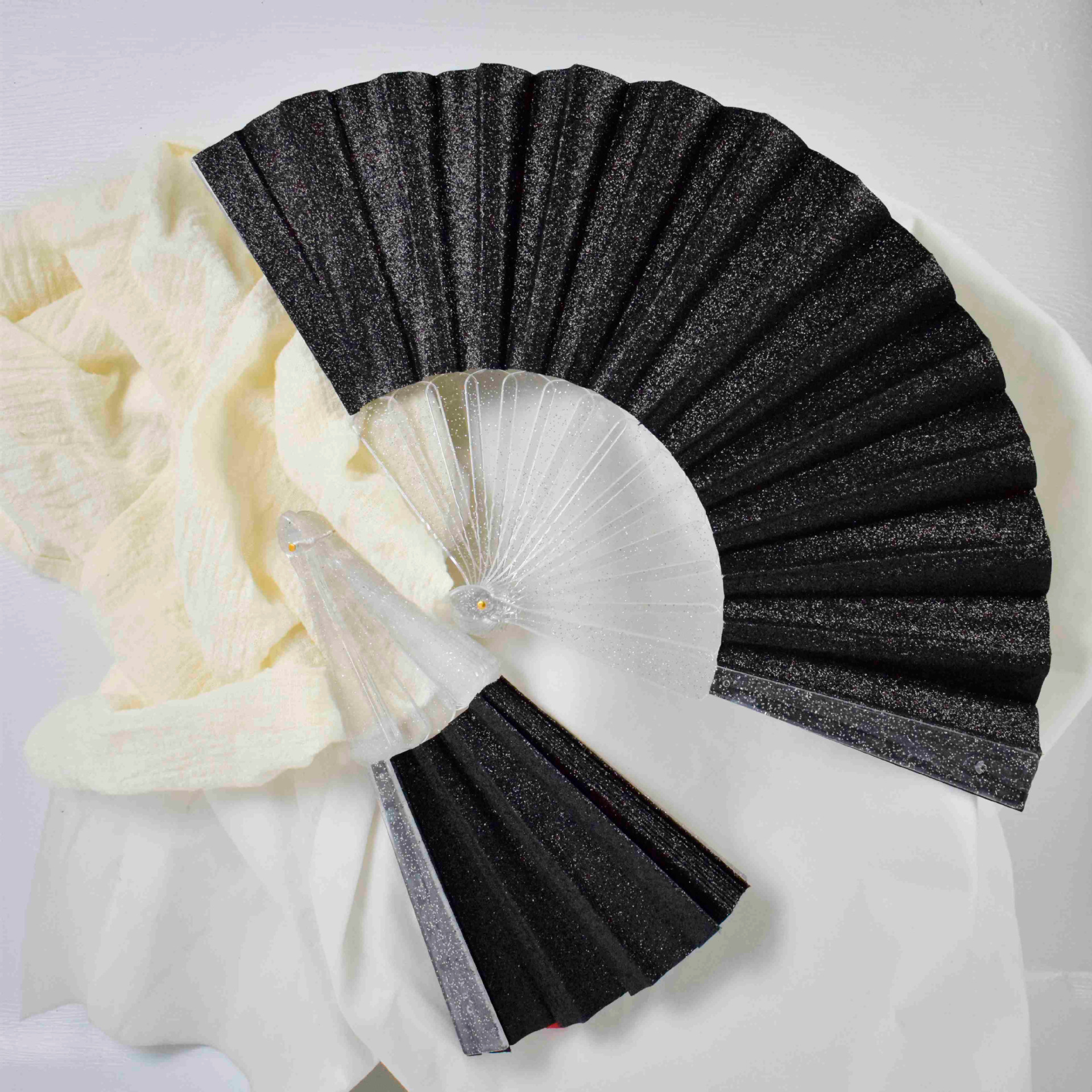 Fábrica de nuevos productos de polvo brillante superficie de tela brillante ventilador de fractura de plástico ventilador de espectáculo de danza sofisticado ventilador de regalo de artesanía