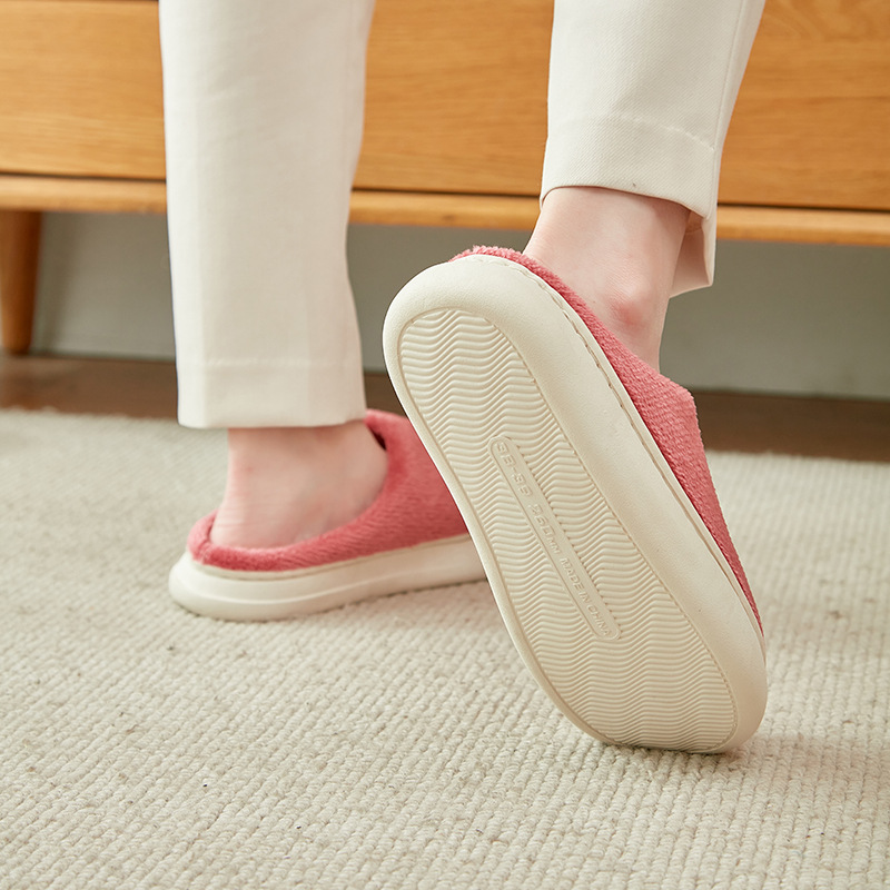 Zapatillas de algodón de franela de invierno hogar cálido piso hogar confinamiento color sólido pareja engrosada inferior Zapatillas de algodón para mujeres al por mayor