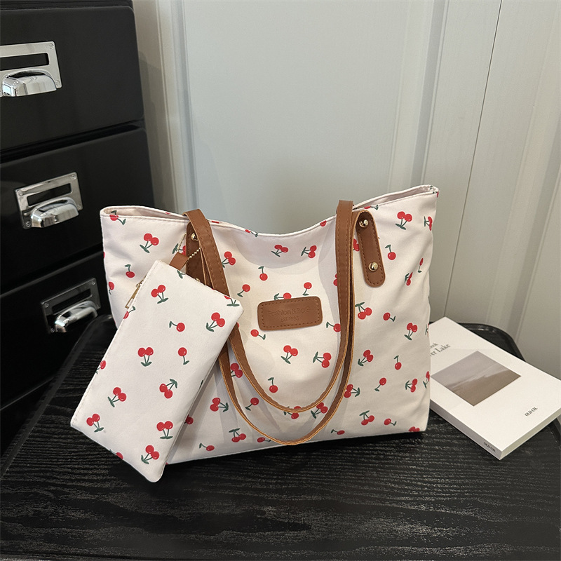 Capacious trend universal one-shoulder bag