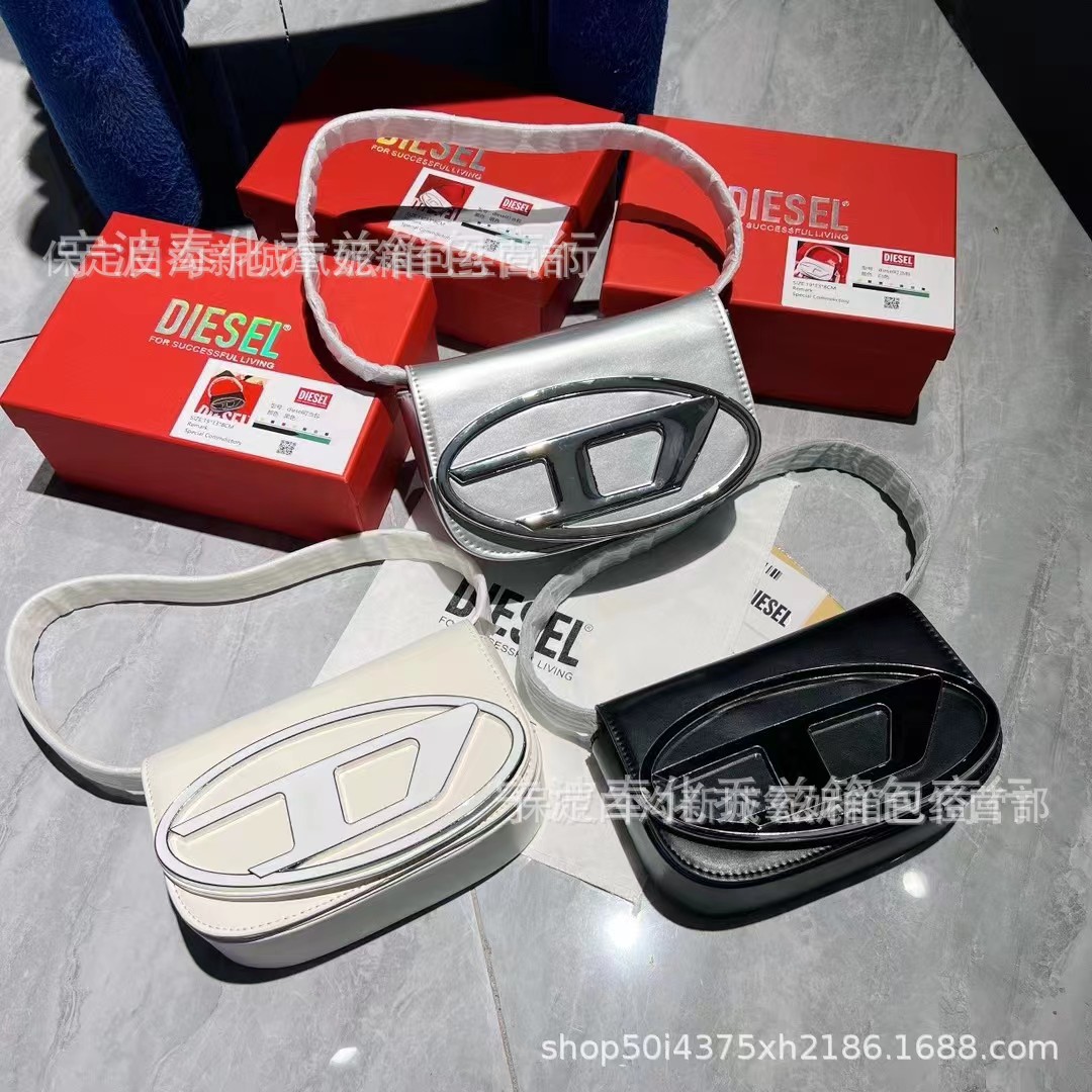 小众设计叮当包2023春夏手提腋下包包女千禧辣妹风银色单肩斜挎包