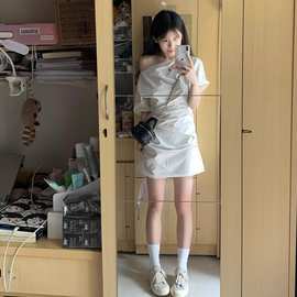2025少女元气斜肩连衣裙子女装夏季新款褶皱收腰独特漂亮掐腰短裙