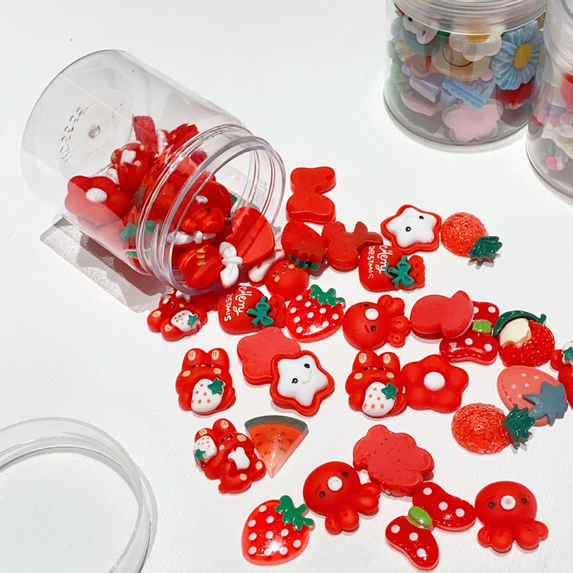 Directo de fábrica de color de dibujos animados mezclado DIY accesorios de resina al por mayor pegamento crema teléfono móvil Shell horquilla accesorios de producción