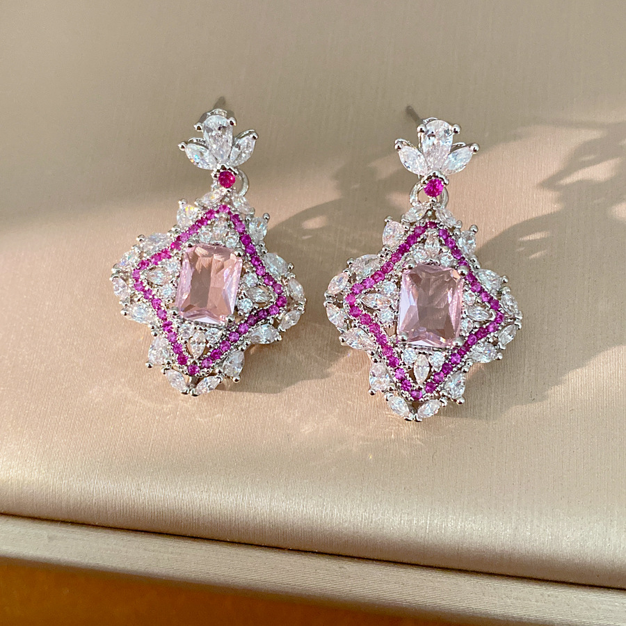 Agujas de plata de diamante cuadrado diamante pernos de aretes de temperamento dulce aretes de aretes de lujo ligero de alta calidad conjunto de joyas exquisitas